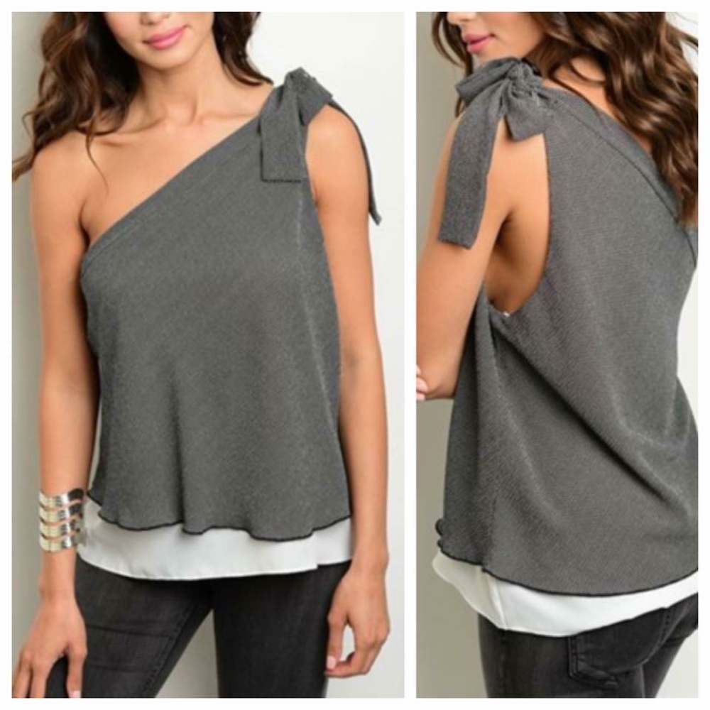 🆕🖤 lined-black & white one shoulder top
